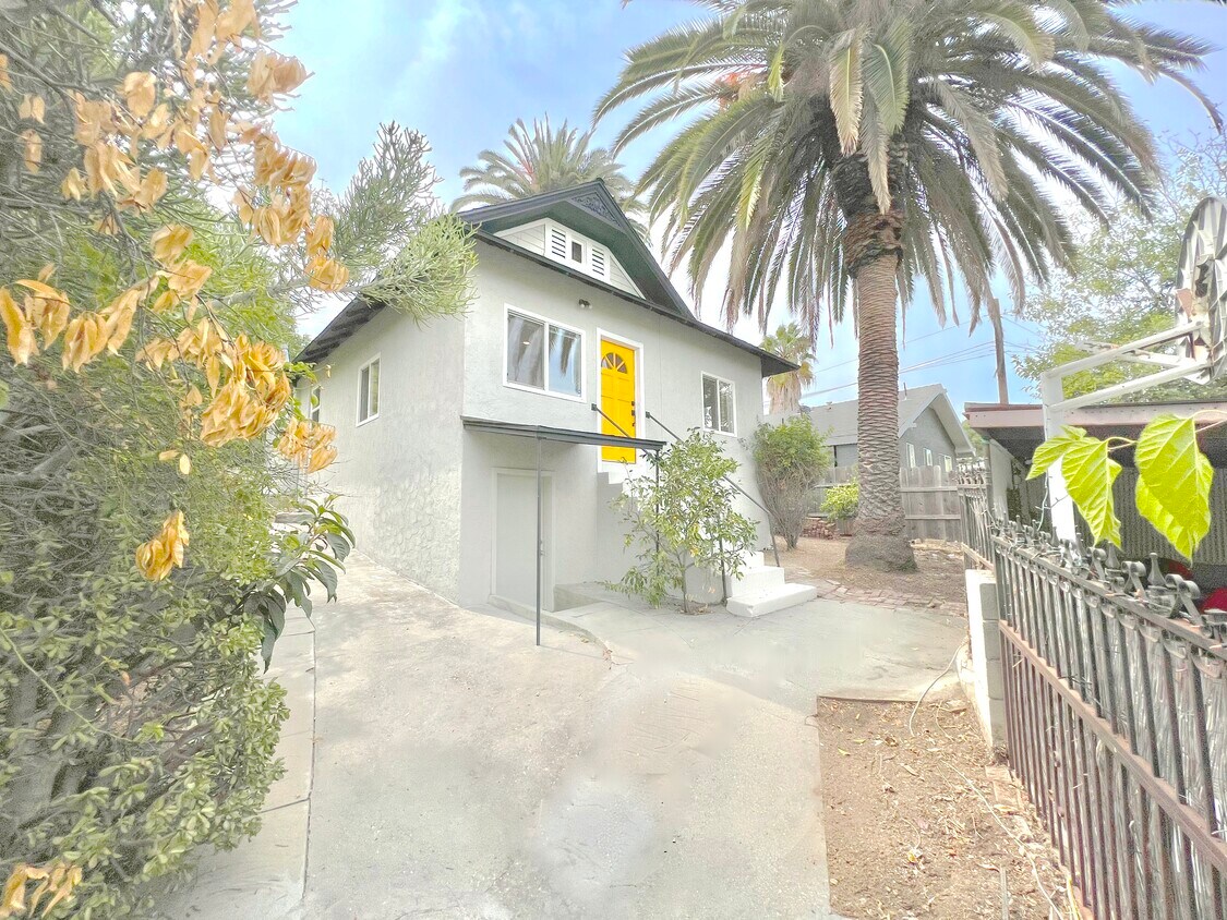 Primary Photo - 6146 Mesa Ave