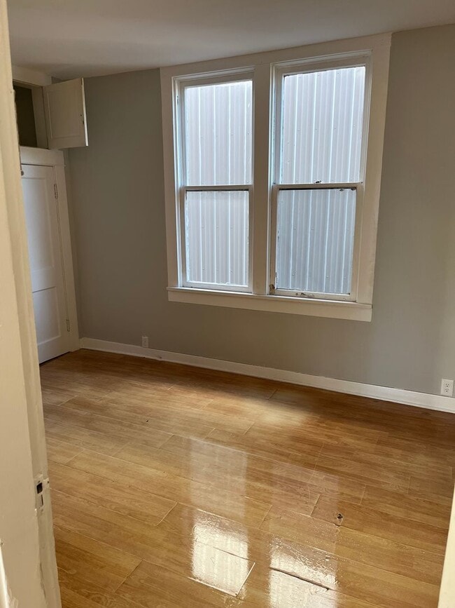 Foto del edificio - 809 Emerson Ave