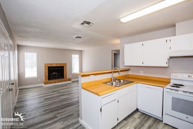 Foto del edificio - Beautifully Updated 2Bdm 1Ba Unit in a Gat...