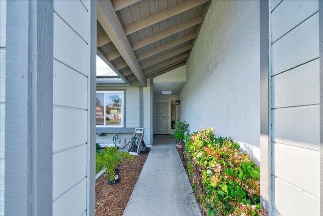 Building Photo - 4848 Glenhaven Dr