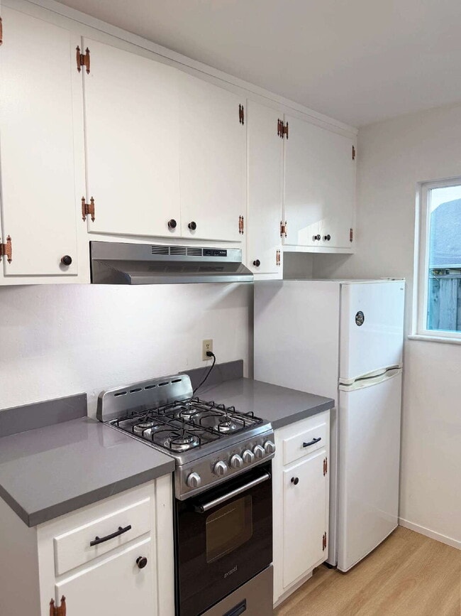 Building Photo - 152 Andrieux St