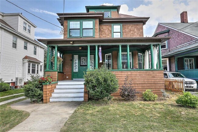 Foto del edificio - 134 Arnold Ave