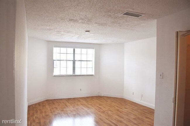 Building Photo - 3 br, 2 bath  - 11229 W Atlantic Blvd