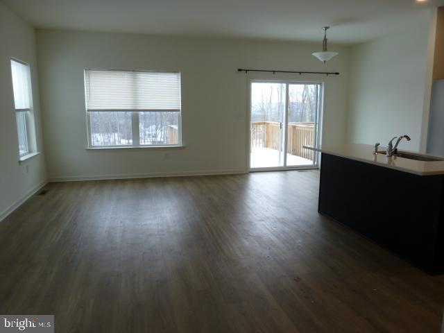 Building Photo - 860 Champions Dr