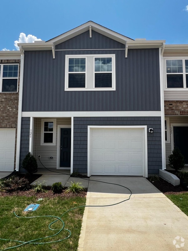 Building Photo - 121 N Chubb Rdg