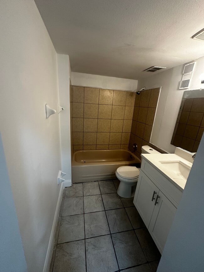 Building Photo - 847 Sky Lake Cir