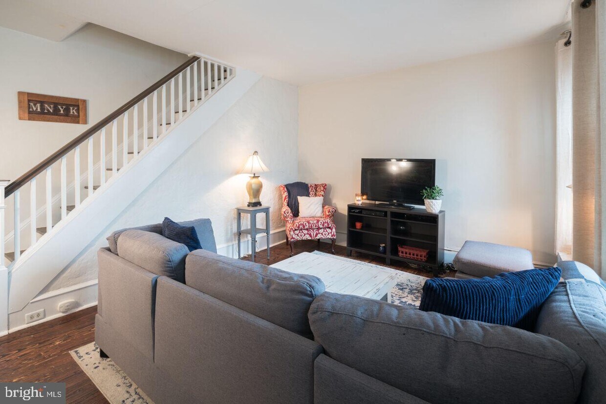 Primary Photo - 355 Leverington Ave