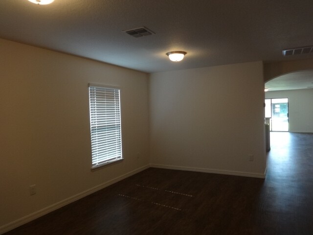 Foto del edificio - 631 Chatham Walk Dr