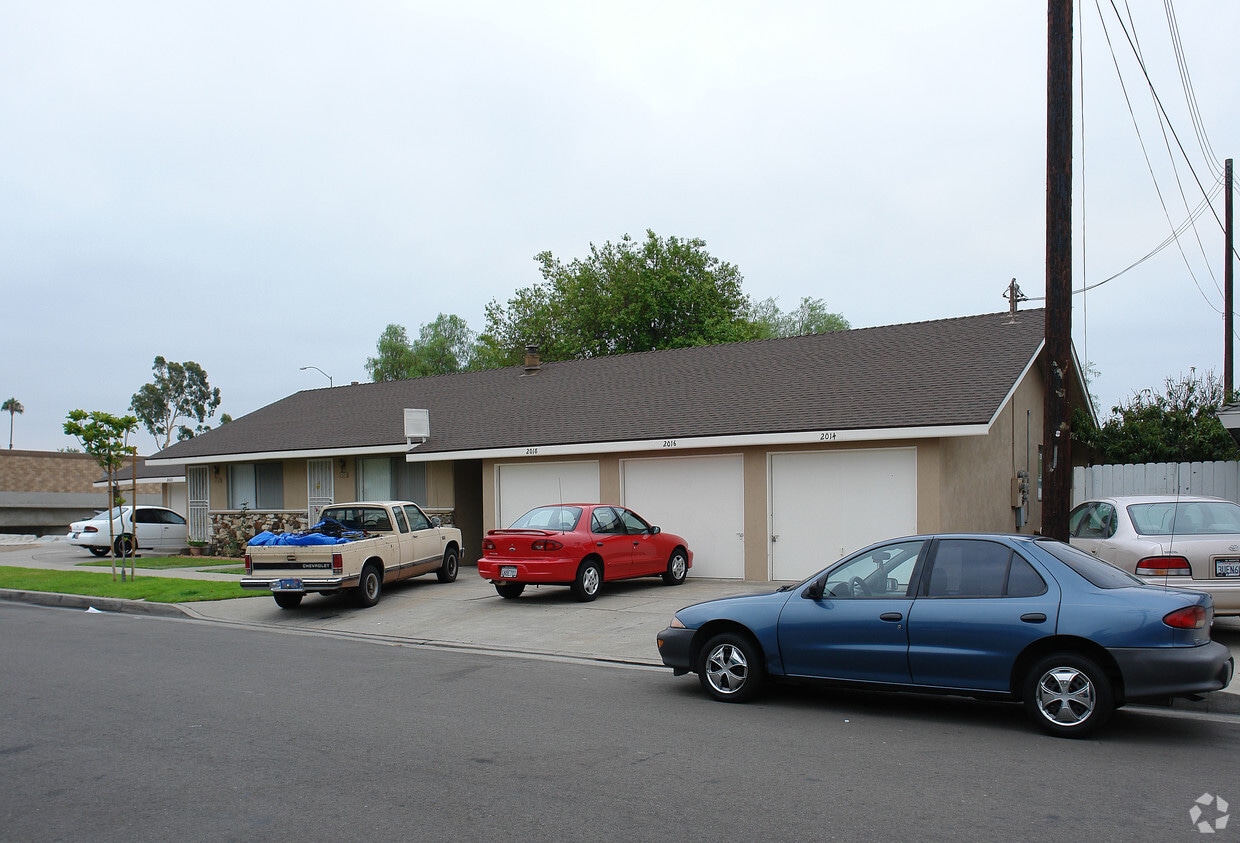 Building Photo - 2014 E Palmyra Ave