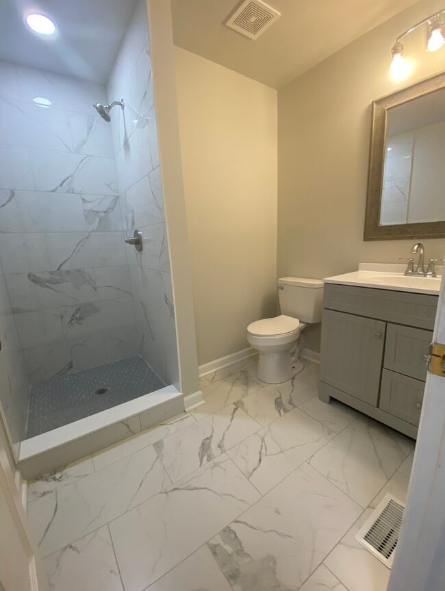 Building Photo - 609 Sunset Ave