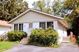 Building Photo - 1221 Meadowbrook Dr