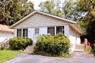 Building Photo - 1221 Meadowbrook Dr