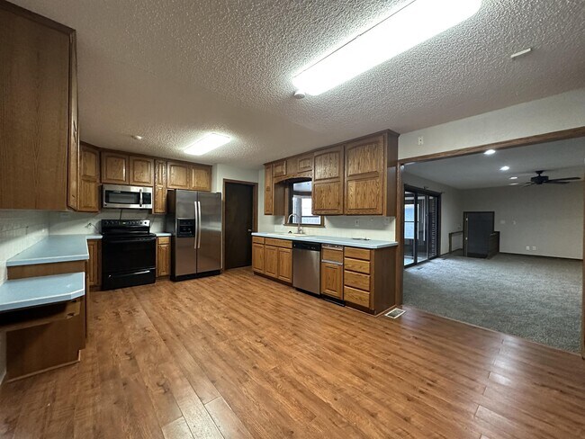 Building Photo - 714 S Fabrique Dr