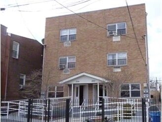 Building Photo - 755 Liberty Ave
