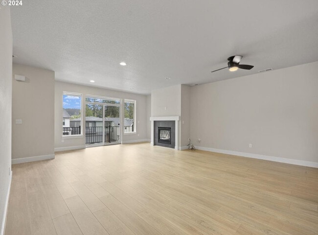 Foto del edificio - 12921 SE Creekside Terrace