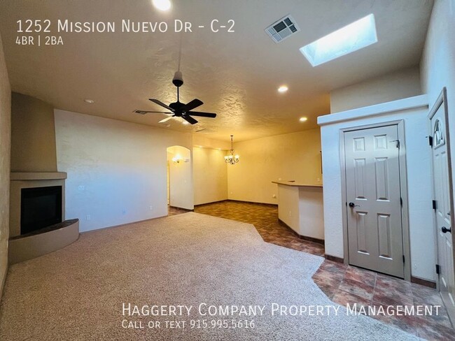 Building Photo - Beautiful & unique 4 bed 2 bath 2 story home!