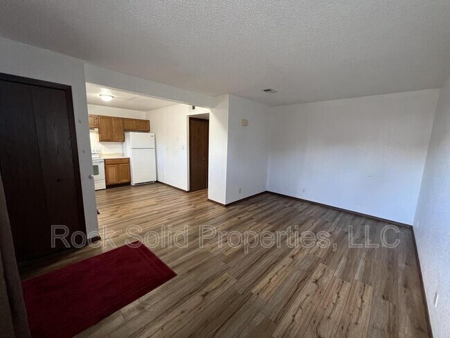 Foto del edificio - 3305 Frontier St