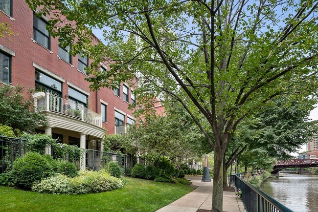 Foto del edificio - 449 N Canal St