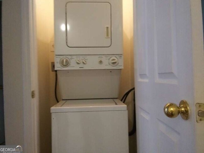 Foto del edificio - 7113 Brookview Way