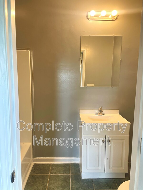 Building Photo - 5015 42nd Pl N