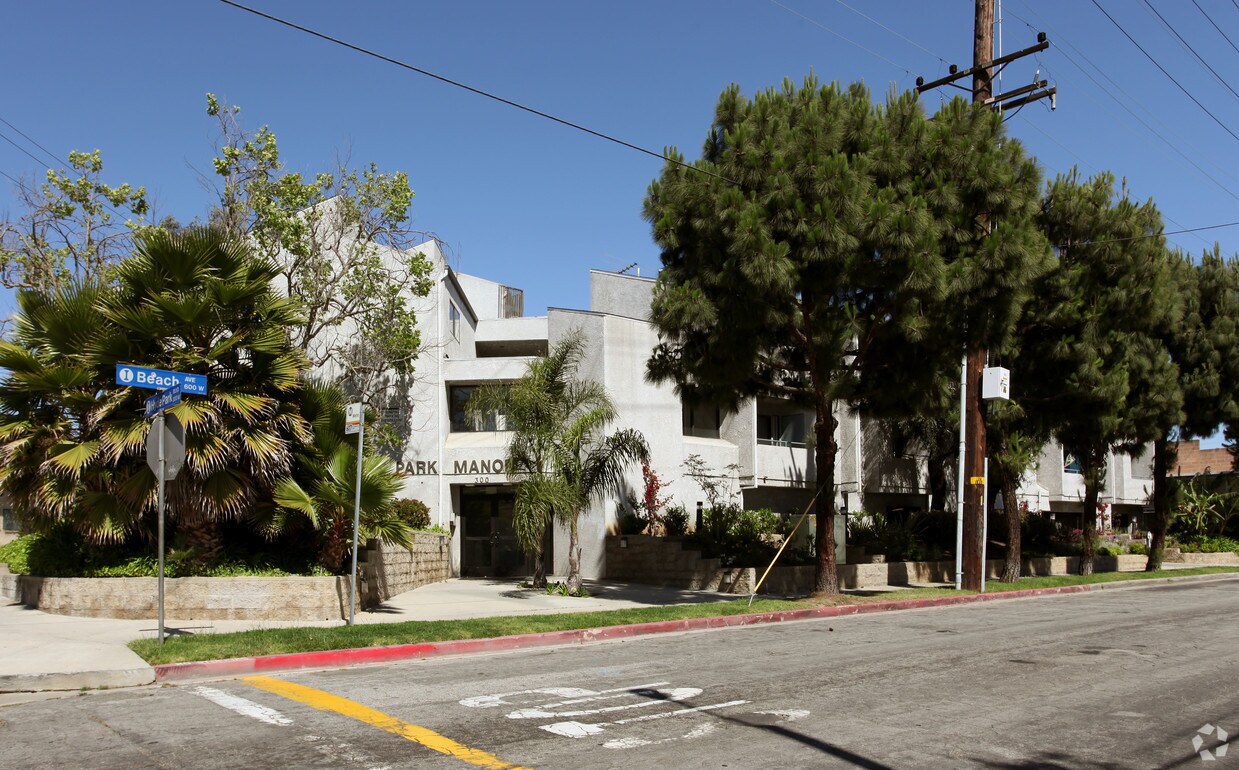 Hyde Park Manor Apartments in Inglewood, CA