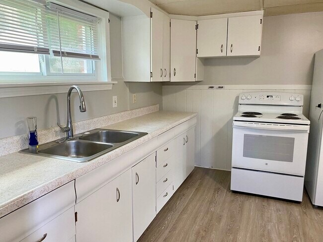 Foto del edificio - 98 Kenberma Rd