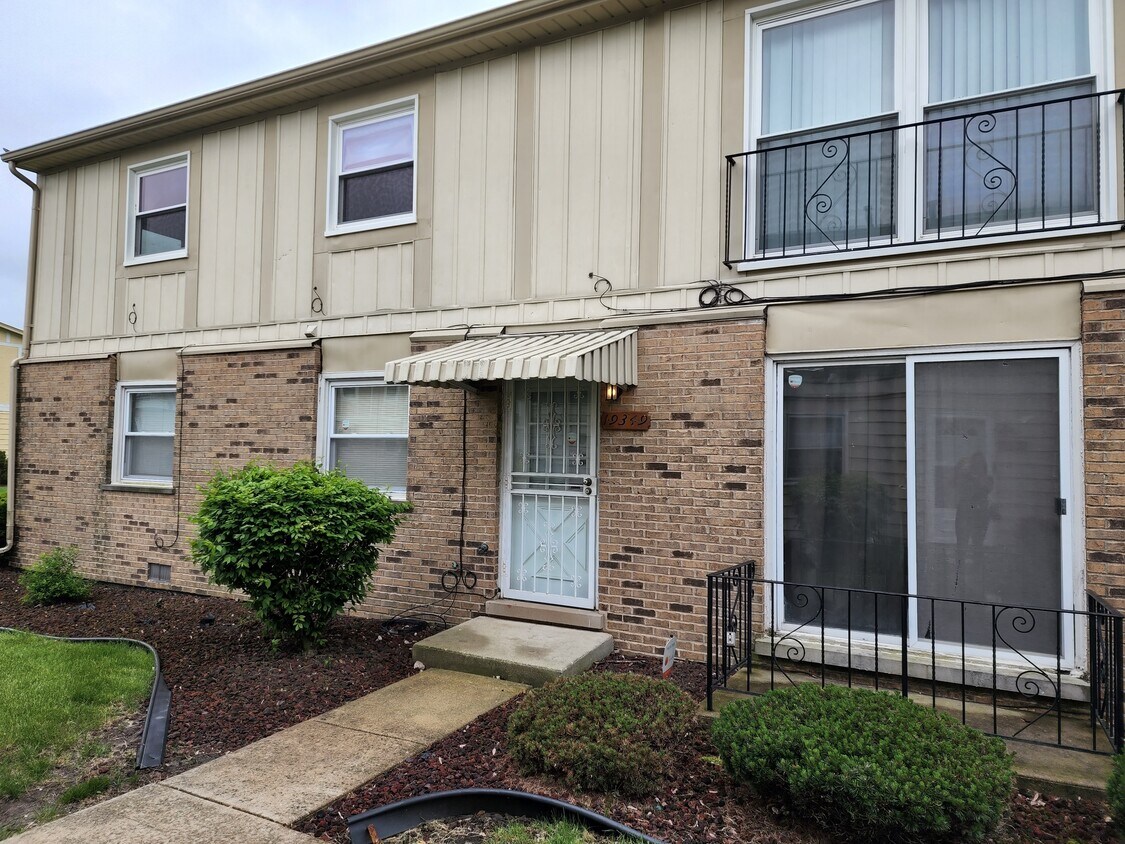 19349 Oak Ave Unit 19349, Country Club Hills, IL 60478 Condo for Rent in Country Club Hills