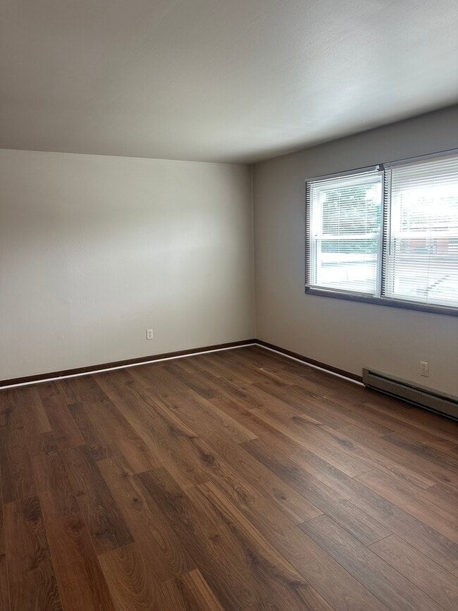 Building Photo - 1025 N Farnsworth Ave