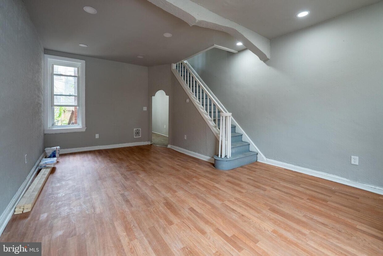 Primary Photo - 2749 N Croskey St
