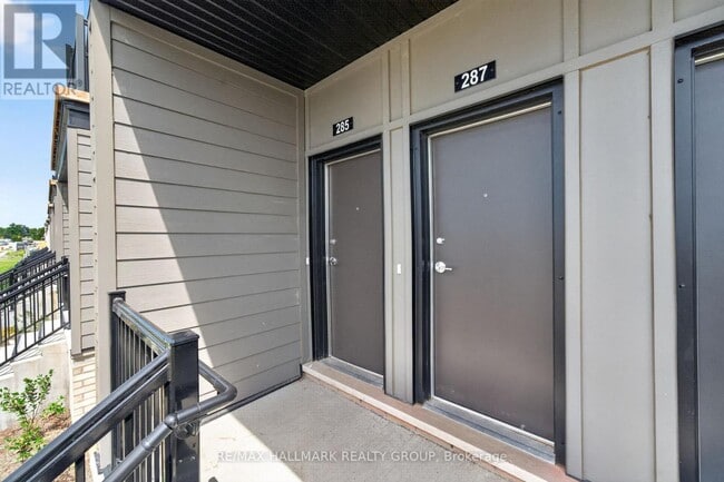 Building Photo - 285 Lamarche Ave