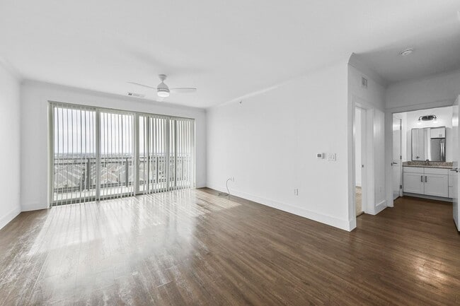 Building Photo - Modern 1/1 Condo in The Colony
