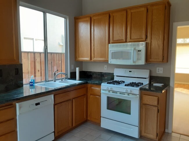 Foto del edificio - 1144 S Bluff Dr