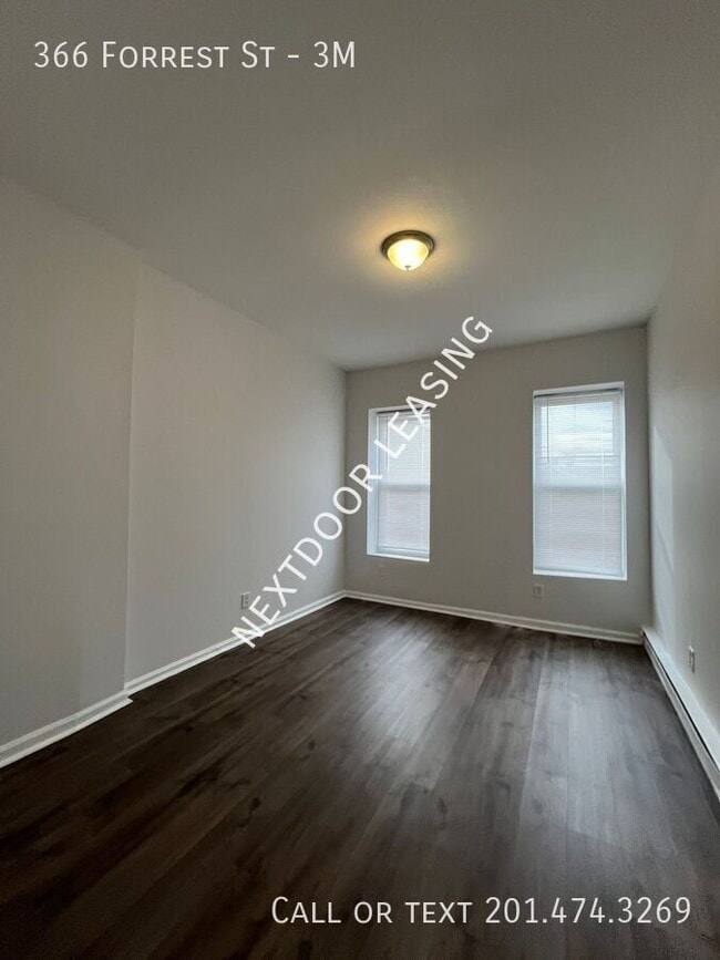 Foto del edificio - 366 Forrest St