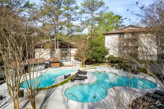 Building Photo - The Strand at Lenox