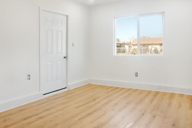 Foto del edificio - 1232 W Ave H 14