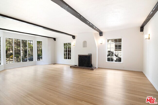 Foto del edificio - 342 N Orange Dr