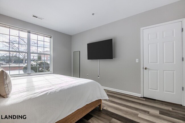 Building Photo - 100 River Park Dr