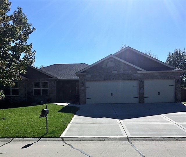 Building Photo - 7605 Stonebridge Dr