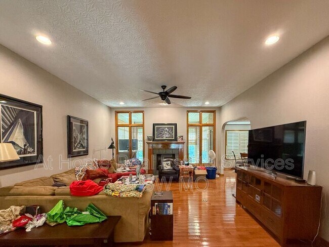 Foto del edificio - 3316 S Hillsboro Ave