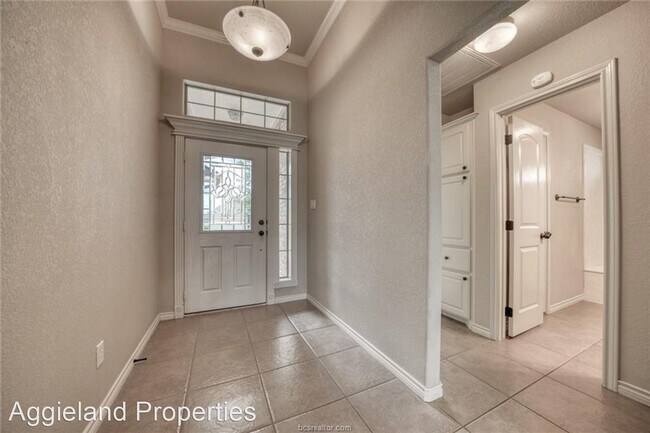 Building Photo - 3 br, 2 bath House - 109 Walcourt