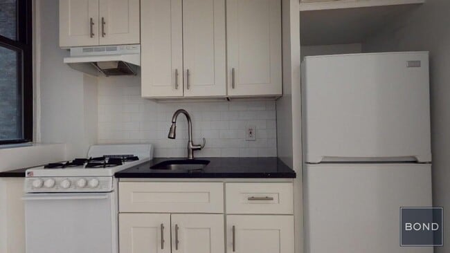 Foto del edificio - 158 E 82nd St
