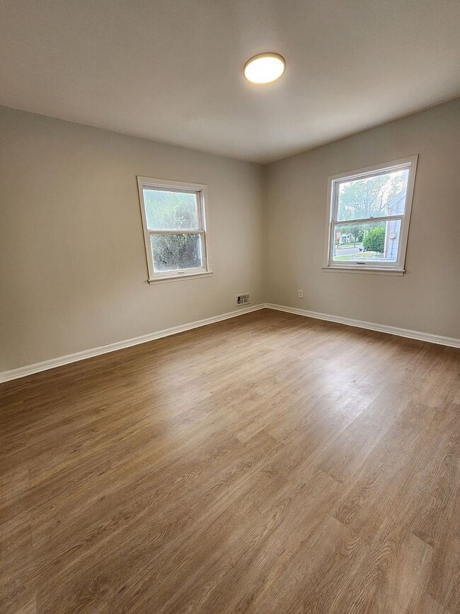 Building Photo - 1072 Amboy Ave