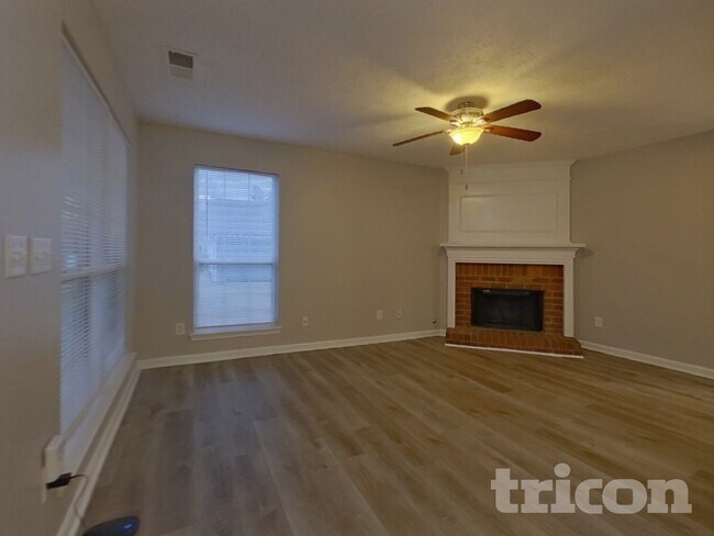 Foto del edificio - 915 Riley Farm Ln