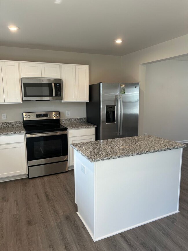 Building Photo - Easley, 3BD/2.5BA, 1605SF