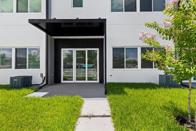 Foto del edificio - 2608 W Columbus Dr