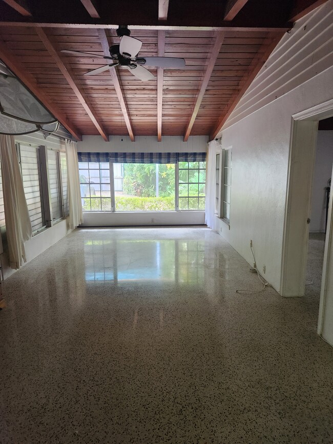 Building Photo - 3761 Crawford Ave