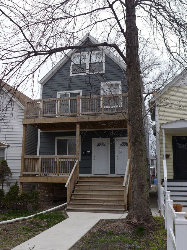 Primary Photo - 1810 W Touhy Ave