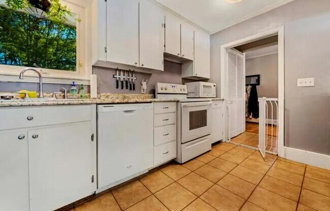 Foto del edificio - 217 Broadturn Rd