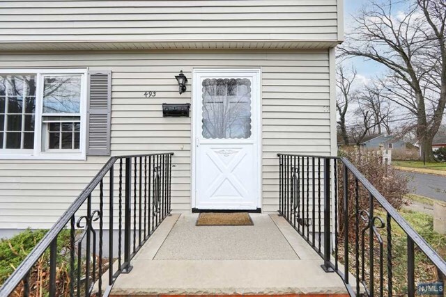 Building Photo - 493 Ridgewood Rd
