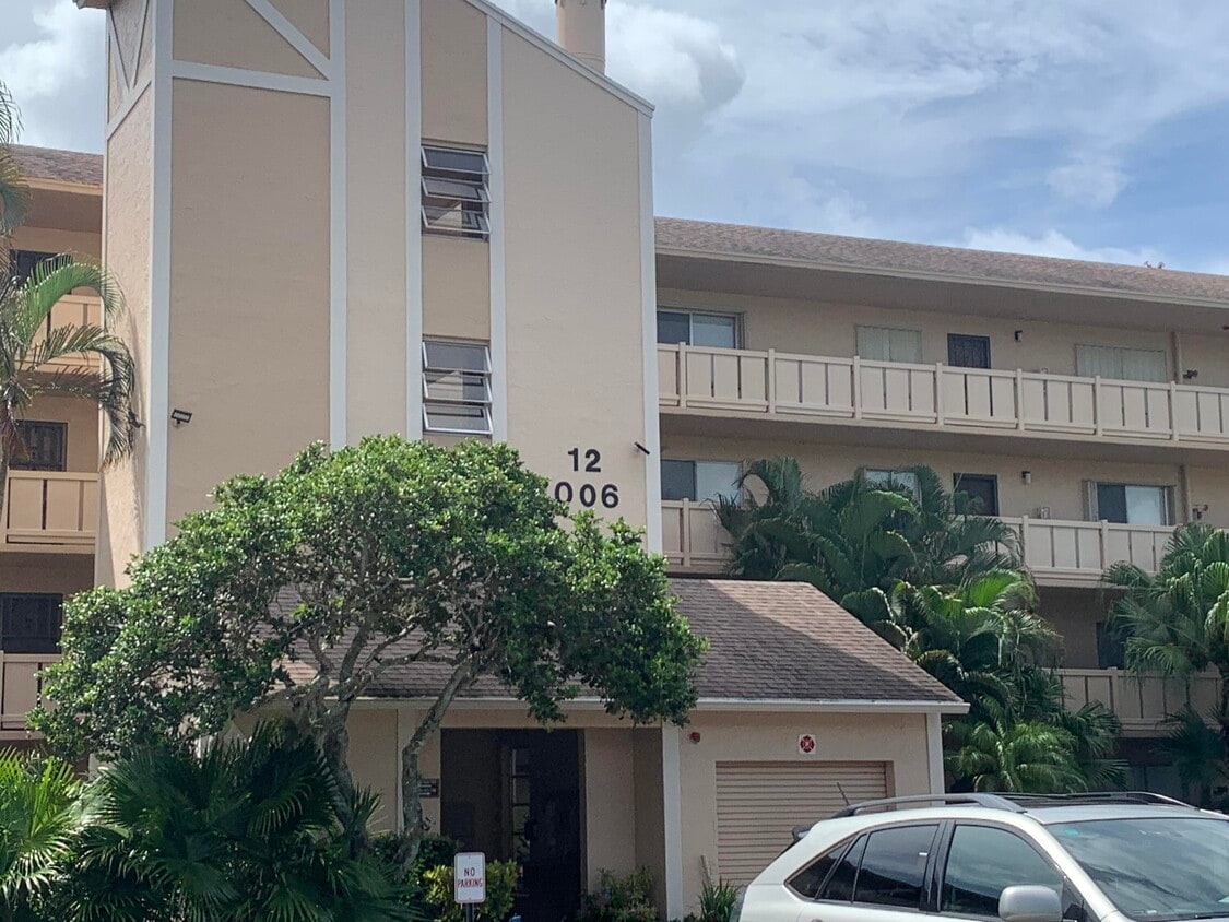 7006 Huntington Ln Unit 406, Delray Beach, FL 33446 Condo for Rent in Delray Beach, FL